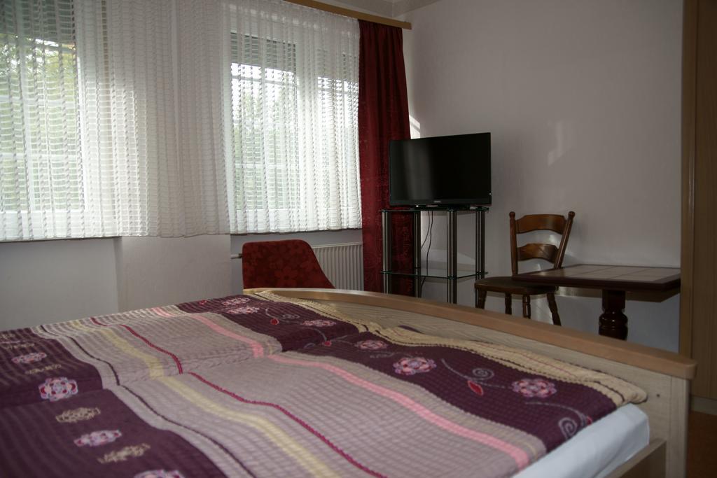 Alte Winzerschenke Hotell Bruttig-Fankel Eksteriør bilde
