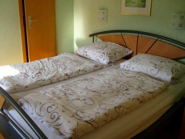 Alte Winzerschenke Hotell Bruttig-Fankel Eksteriør bilde